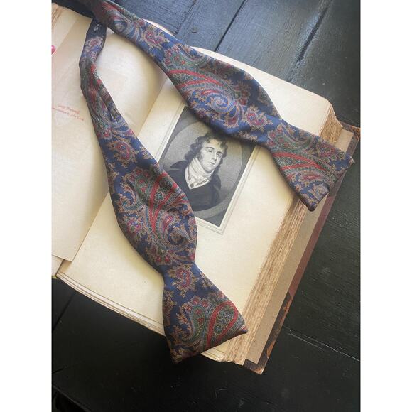 Silk bow tie with Paisley print - Picture 1 of 5